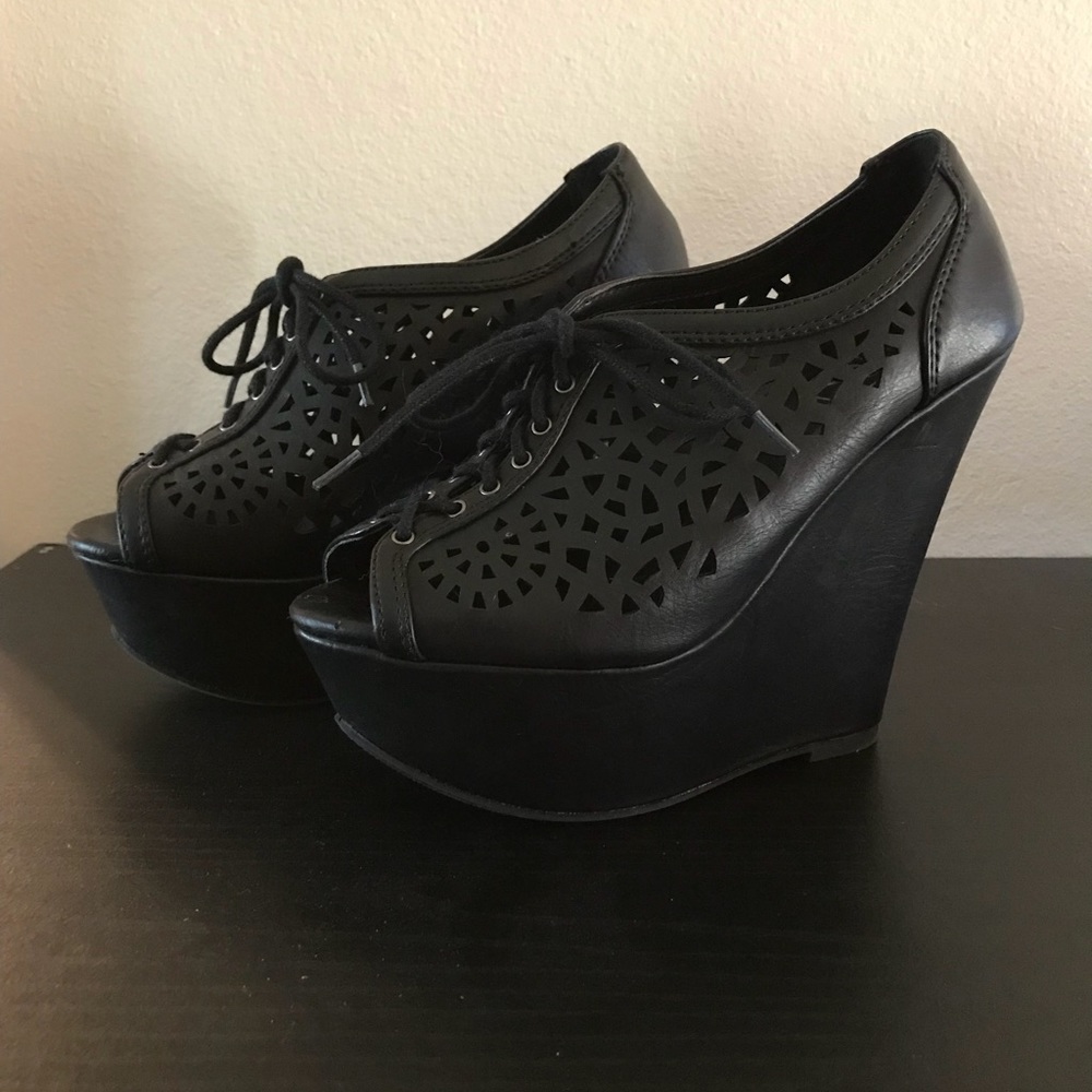 Black Wedges